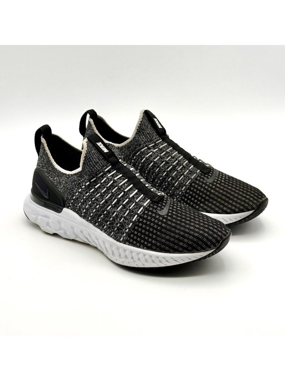Nike React Phantom Run Flyknit 2 "Oreo" Black/White Womens Size 8.5